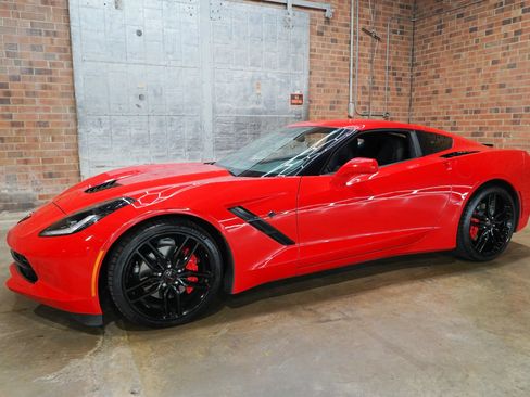 Used 2019 Chevrolet Corvette Stingray Coupe w/ Carbon Flash Badge Package RWD image 7