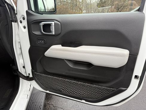 Certified 2022 Jeep Wrangler Unlimited Sahara image 15