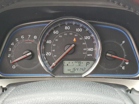 Used 2013 Toyota RAV4 Limited AWD/4WD image 25
