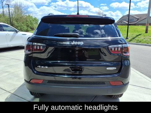 Used 2022 Jeep Compass Latitude w/ Sun and Sound Group AWD/4WD image 6