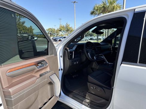 Used 2024 GMC Sierra 2500 Denali w/ Denali Reserve Package image 4