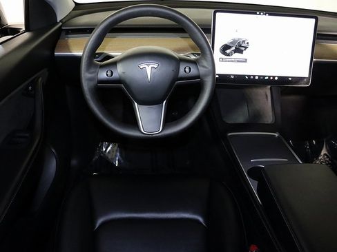 Used 2021 Tesla Model Y Long Range image 3