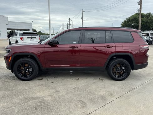 Used 2025 Jeep Grand Cherokee L Altitude AWD/4WD image 7