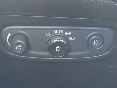 Used 2022 Buick Encore GX Preferred w/ Sport Touring Package FWD image 32