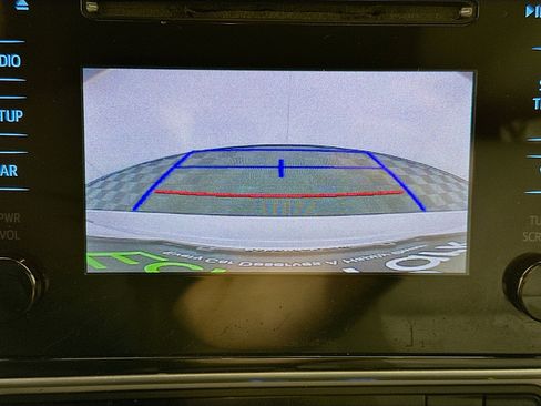 Used 2019 Toyota Corolla LE image 21