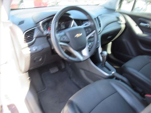 Certified 2022 Chevrolet Trax LT w/ LT Convenience Package image 18