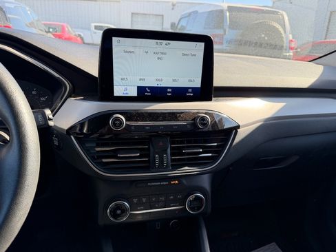 Used 2020 Ford Escape SE image 12