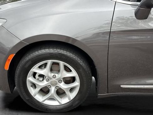 Used 2017 Chrysler Pacifica Touring-L Plus w/ Tire & Wheel Group FWD image 39