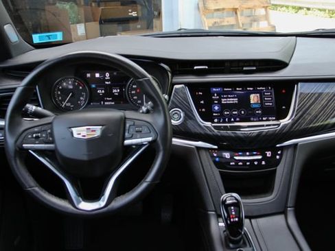 Used 2024 Cadillac XT6 Premium Luxury w/ Technology Package AWD/4WD image 25