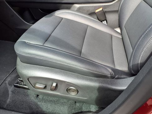 Used 2025 Chevrolet Traverse LT image 22