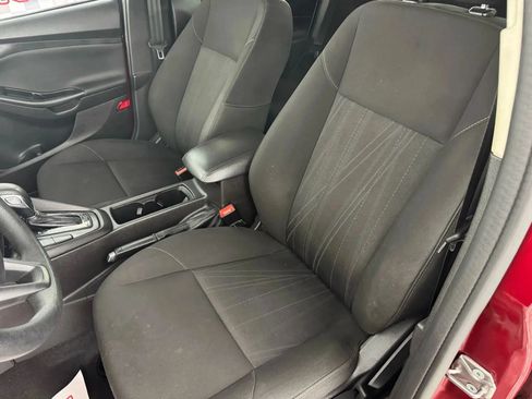 Used 2017 Ford Focus SE FWD image 29