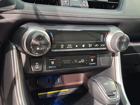 Used 2021 Toyota RAV4 Limited AWD/4WD image 33
