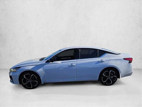 Used 2024 Nissan Altima 2.5 SR image 2