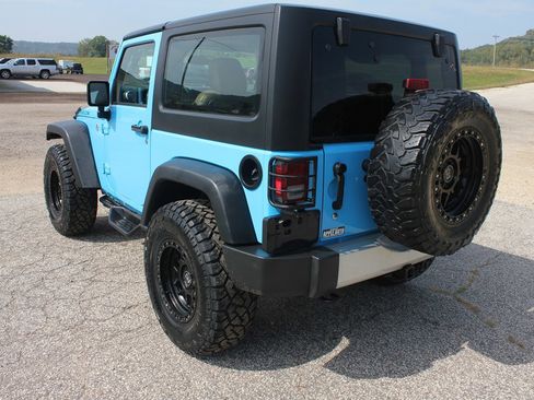 Used 2018 Jeep Wrangler Rubicon w/ Cold Weather Group image 8