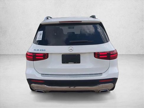 Used 2025 Mercedes-Benz GLB 250 image 7