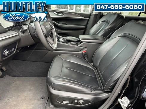 Used 2023 Jeep Grand Cherokee L Limited w/ Black Appearance Package AWD/4WD image 17