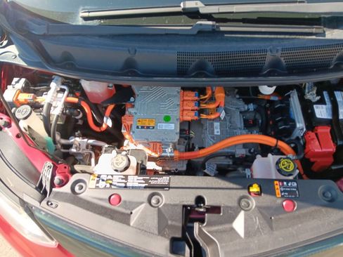 Used 2019 Chevrolet Bolt Premier w/ Infotainment Package FWD image 21