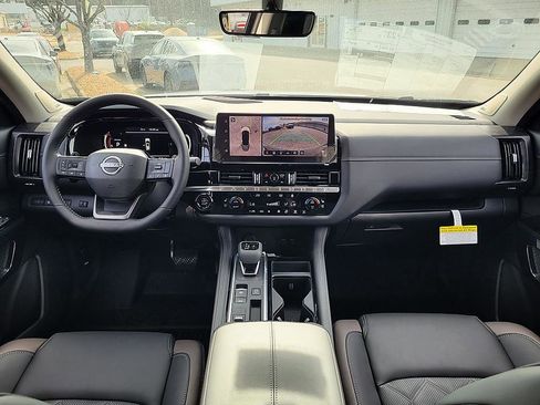 New 2026 Nissan Pathfinder Platinum image 16