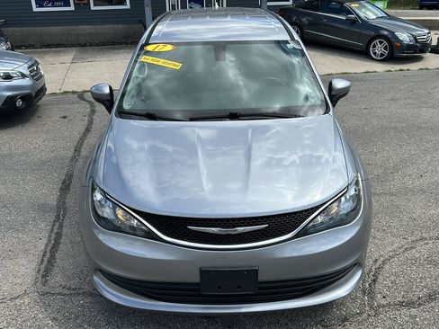 Used 2017 Chrysler Pacifica Touring FWD image 7