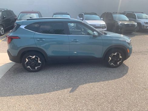 Certified 2025 Kia Seltos EX w/ EX Sunroof Package AWD/4WD image 3