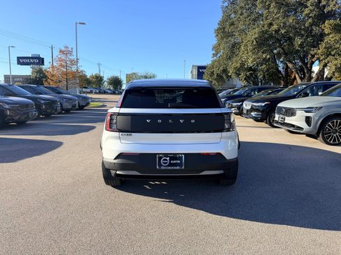 New 2026 Volvo EX30 Cross Country Ultra image 5