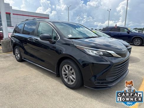 Used 2023 Toyota Sienna LE w/ LE Plus Package FWD image 12