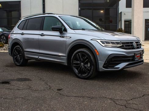 Used 2022 Volkswagen Tiguan SE R-Line AWD/4WD image 3