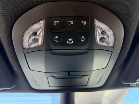 Used 2025 Chrysler Pacifica Select FWD image 36