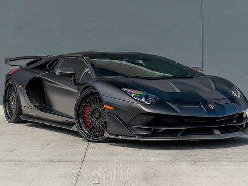 Used 2020 Lamborghini Aventador SVJ AWD/4WD image 5