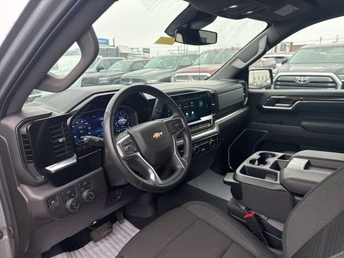 Used 2025 Chevrolet Silverado 1500 LT image 10