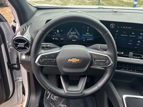 Used 2025 Chevrolet Equinox LT image 28