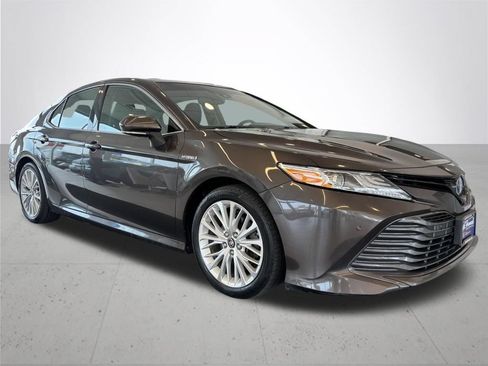 Used 2018 Toyota Camry XLE w/ Audio Package FWD image 5