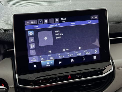 Used 2023 Jeep Compass Limited image 15