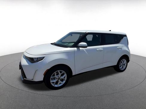 Used 2025 Kia Soul LX w/ LX Technology Package FWD image 8