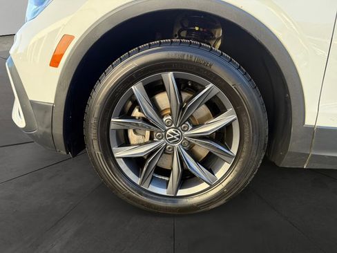 Used 2024 Volkswagen Tiguan SE AWD/4WD image 9