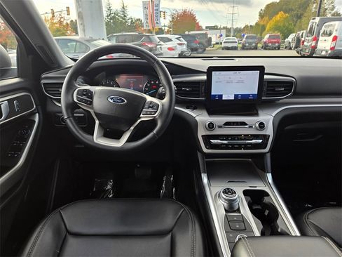 Used 2023 Ford Explorer XLT w/ Equipment Group 202A image 11