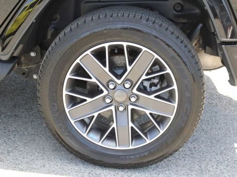Used 2023 Jeep Wrangler Unlimited Sahara AWD/4WD image 7