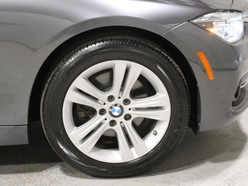 Used 2018 BMW 330i xDrive Sedan w/ Convenience Package AWD/4WD image 39