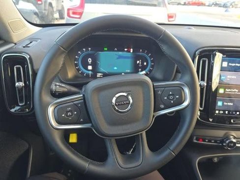 Used 2025 Volvo XC40 B5 Plus AWD/4WD image 8