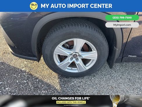 Used 2020 Toyota Highlander LE image 6