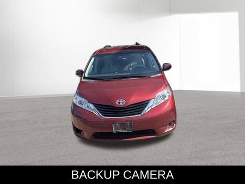 Used 2014 Toyota Sienna LE AWD/4WD image 2