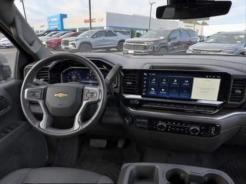 Used 2022 Chevrolet Silverado 1500 LT AWD/4WD image 10