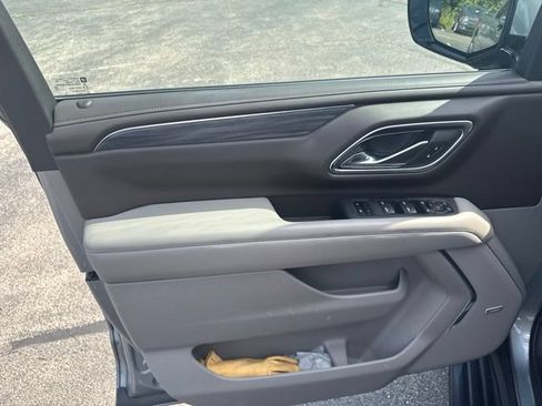Used 2023 GMC Yukon SLT w/ SLT Luxury Package AWD/4WD image 12