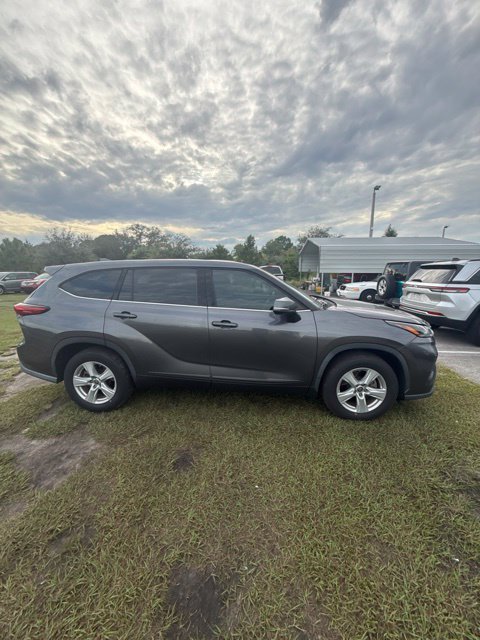 Used 2021 Toyota Highlander LE FWD image 10