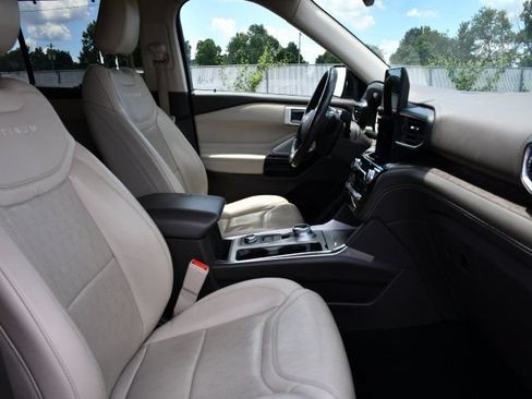 Used 2021 Ford Explorer Platinum w/ Equipment Group 601A AWD/4WD image 34