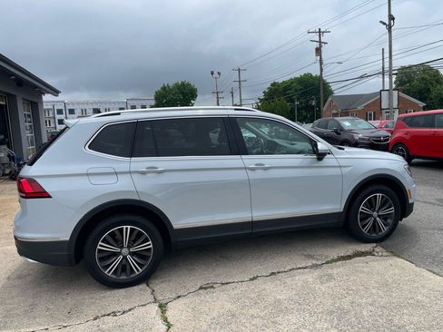Used 2018 Volkswagen Tiguan SE AWD/4WD image 17