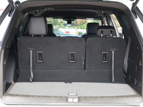 Used 2023 Chevrolet Traverse RS FWD image 39