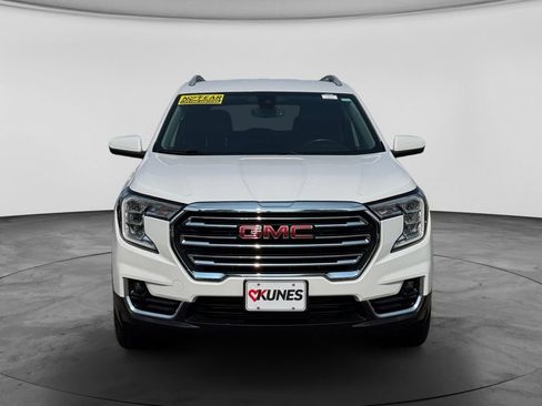 Used 2024 GMC Terrain SLT FWD image 2