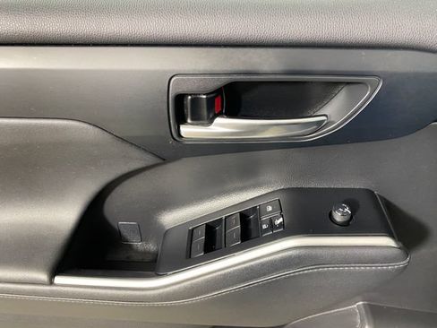 Certified 2021 Toyota Highlander XLE AWD/4WD image 24