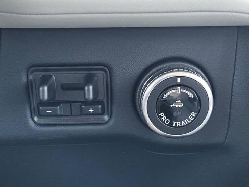 New 2025 Lincoln Navigator Reserve image 14